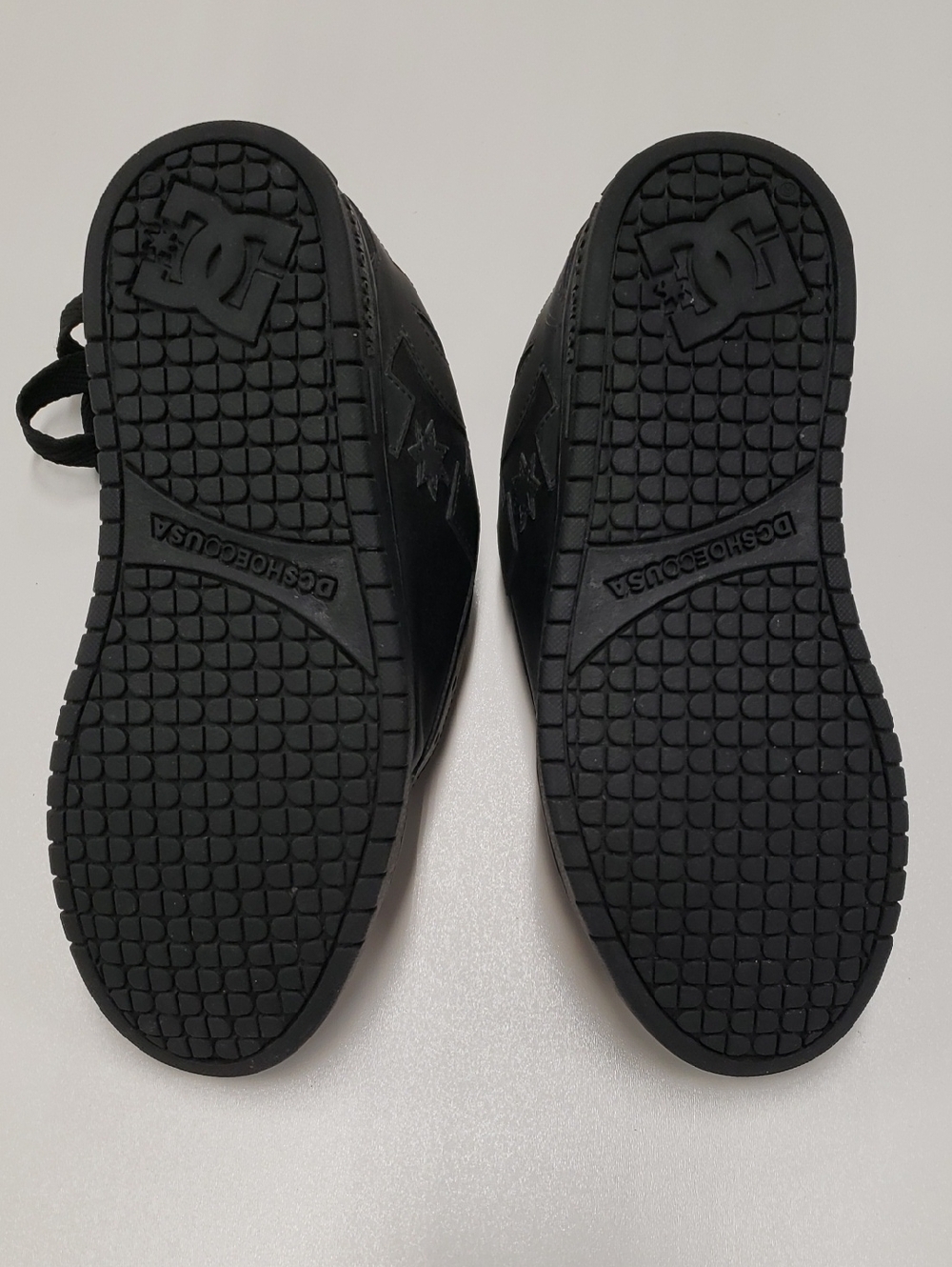 DC- Young Mens Court Graffik Lowtop Shoes, size 8.5 US mens, color black - Picture 4 of 7